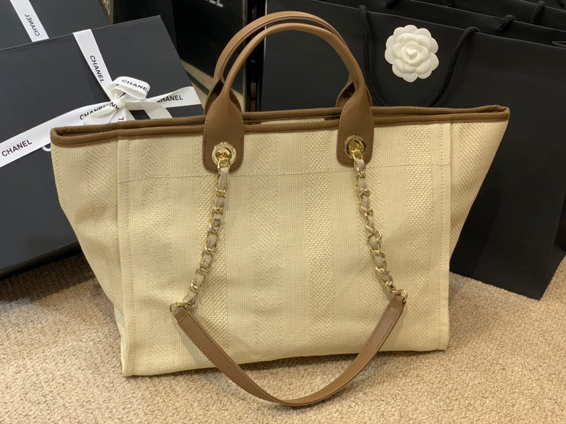  spacious purse view 10