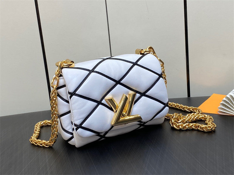  Timeless tote bag front view 7