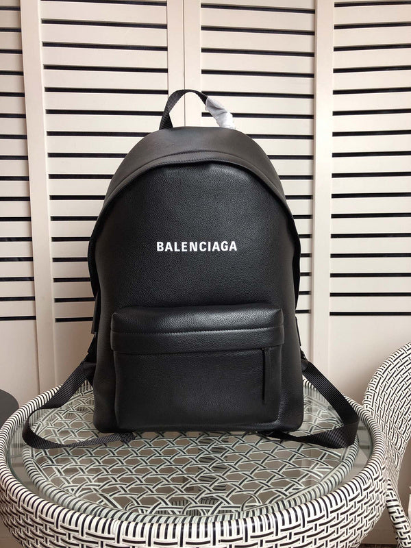 Front view of refined structured women's handbag – women's everyday handbag