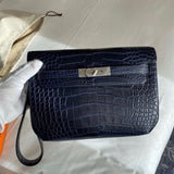  everyday bag close-up of hardware and finish