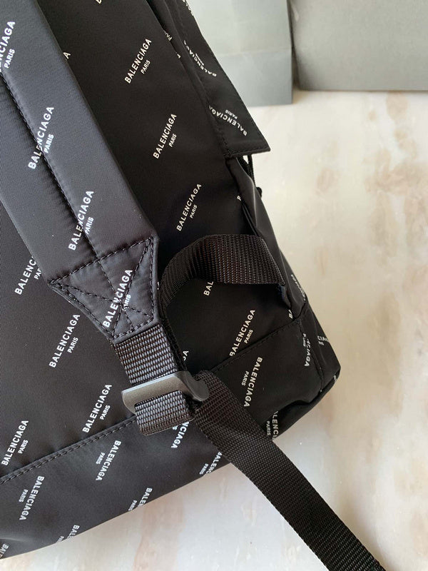Classic Faux Leather Handbag - Everyday Elegance | Women's Luxury Handbag #140 - interior view (image 6) of designer-inspired handbag