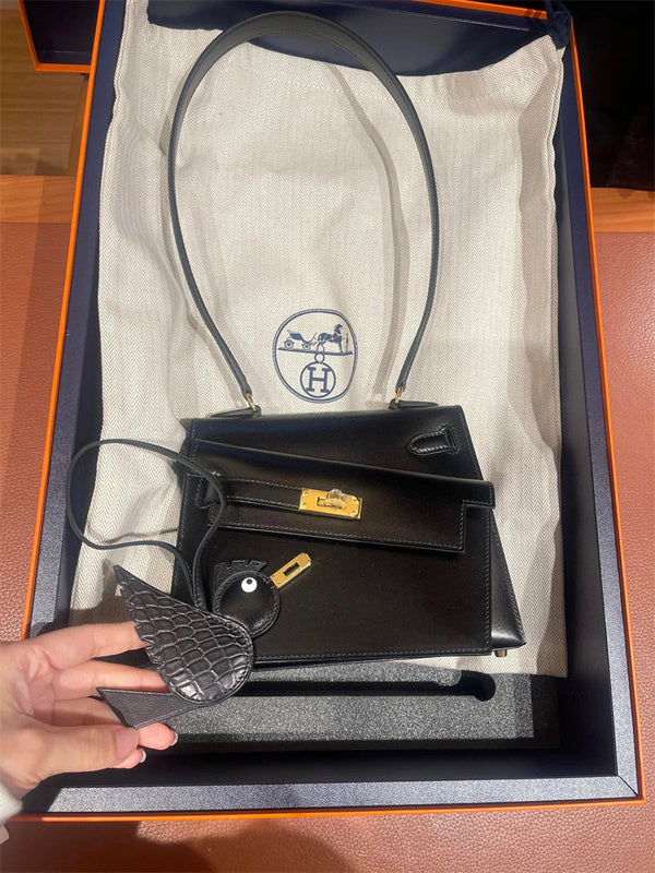  tote bag interior and compartment view