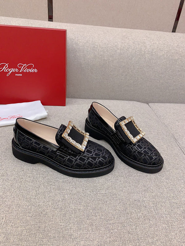 Texture and finish detail of Roger Vivier luxury piece style No.092