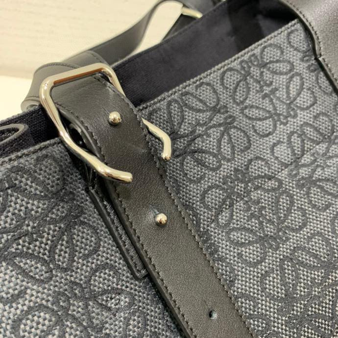 Ziva's Charm handbag – carry view (36.5cm*34cm*13cm)