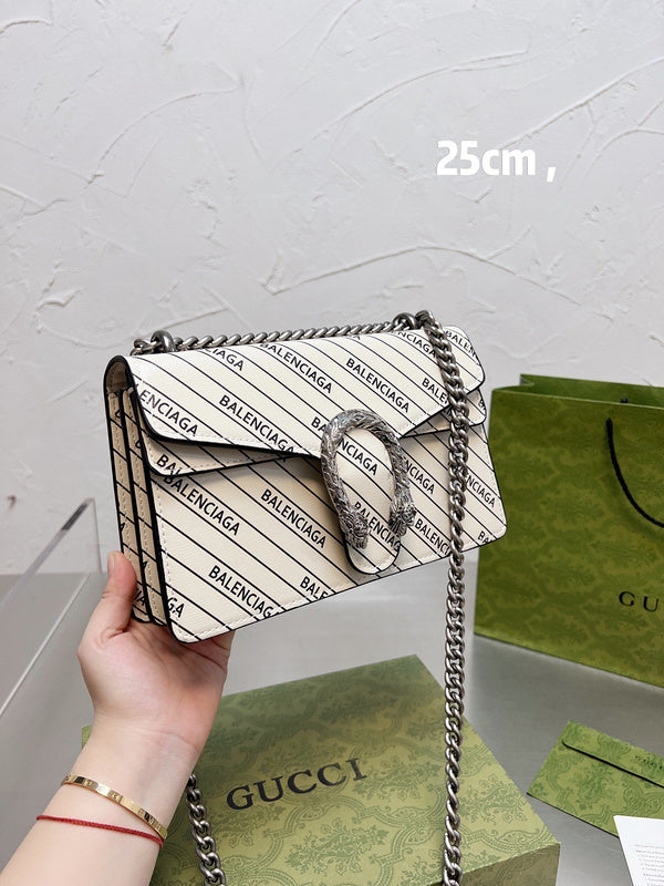 Ziva's Charm handbag – close-up view (one versatile size)