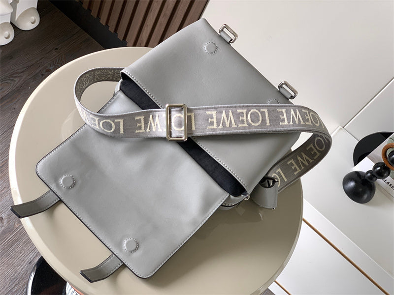 Ziva's Charm handbag – full view (23cm*18cm*9cm)