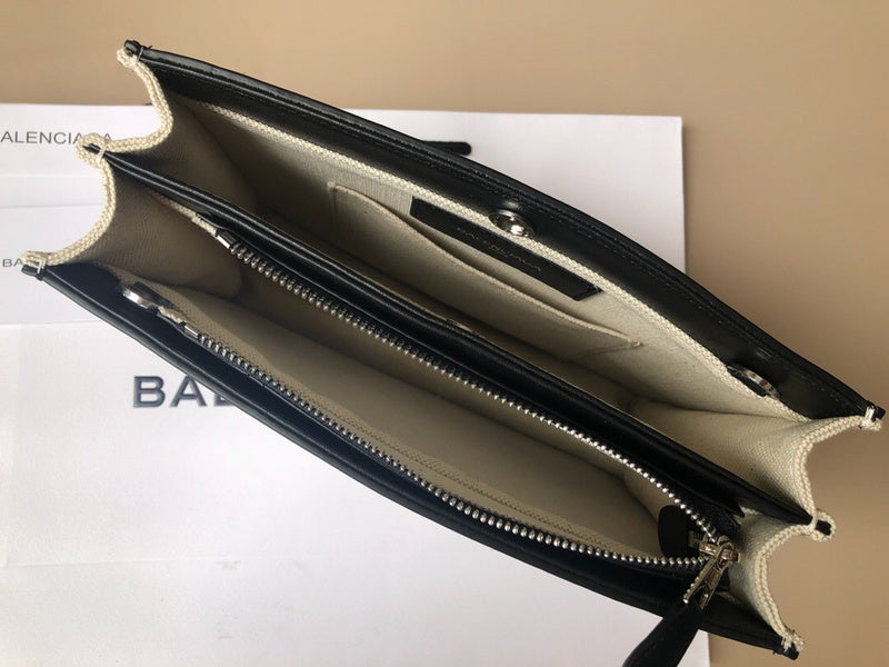 Modern Premium PU Leather Handbag - Modern Structured Build | Women's Luxury Handbag #896 - hardware and detail close-up (image 5) of designer-inspired handbag