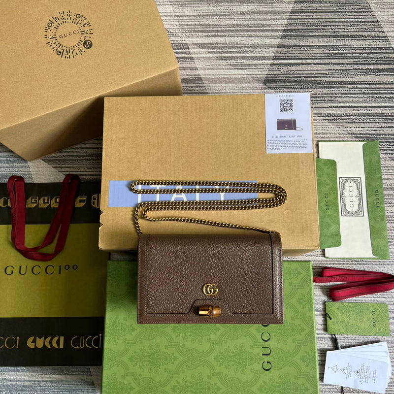 Styled lifestyle shot of signature modern women's handbag – women's everyday handbag
