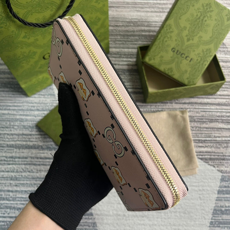 Back view of everyday-luxe modern women's handbag – women's luxury accessory