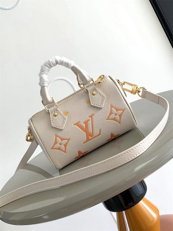  Essential structured bag carried on shoulder