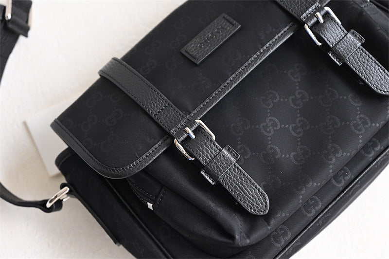 Side profile of polished statement women's handbag – women's luxury handbag