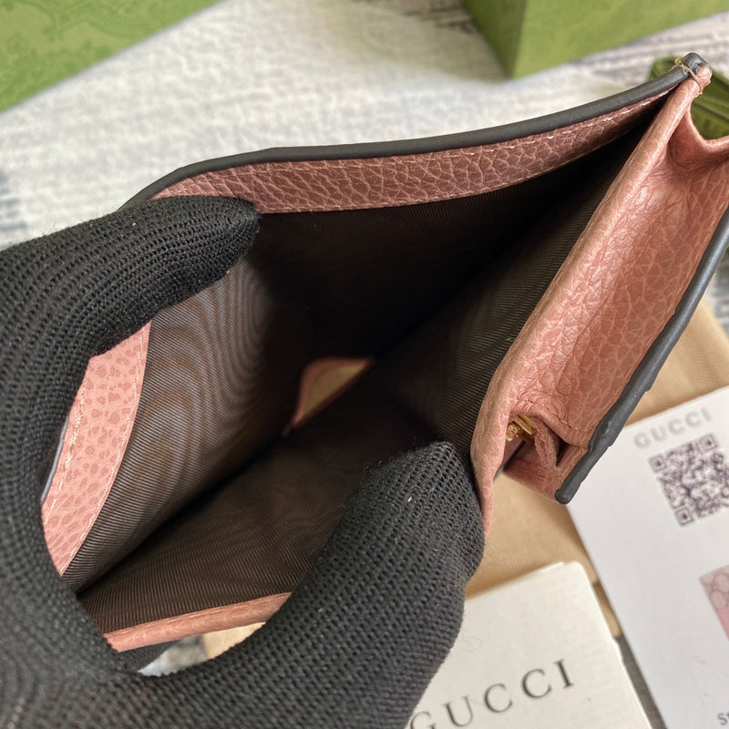 Close-up detail of premium polished women's handbag – women's designer-style accessory