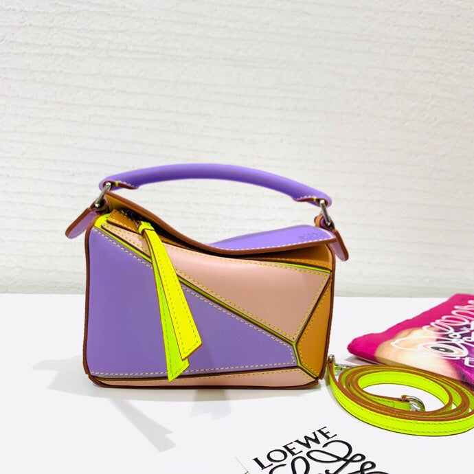 Ziva's Charm handbag – product shot (18cm*11cm*7.5cm)