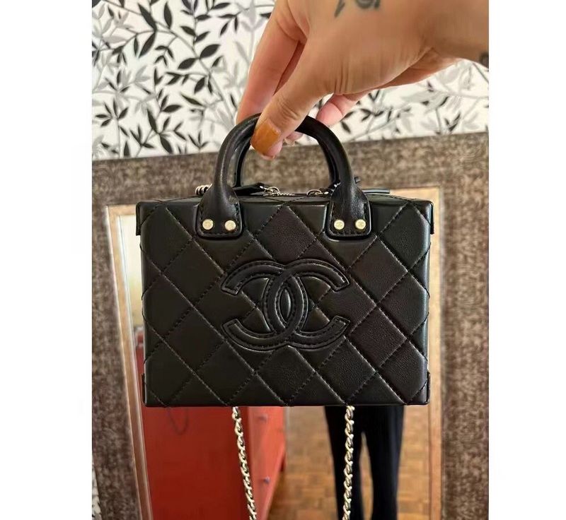  women's handbag, versatile design, view 1