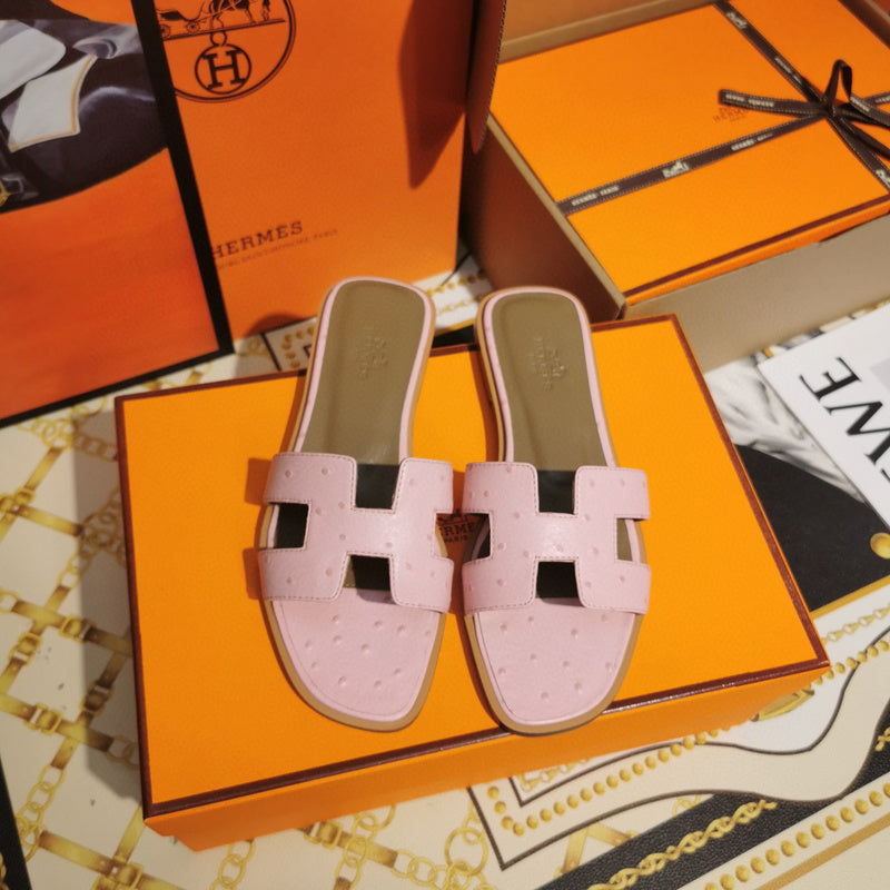 Hermes sandals Style 122 - logo and branding close-up