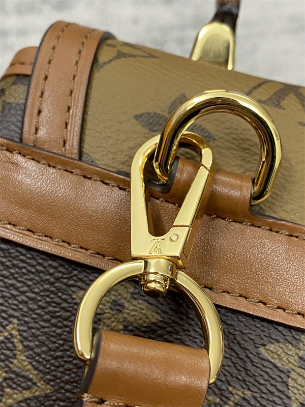  statement shopper bag detail view showing craftsmanship 8