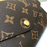 everyday bag interior and compartment view 27