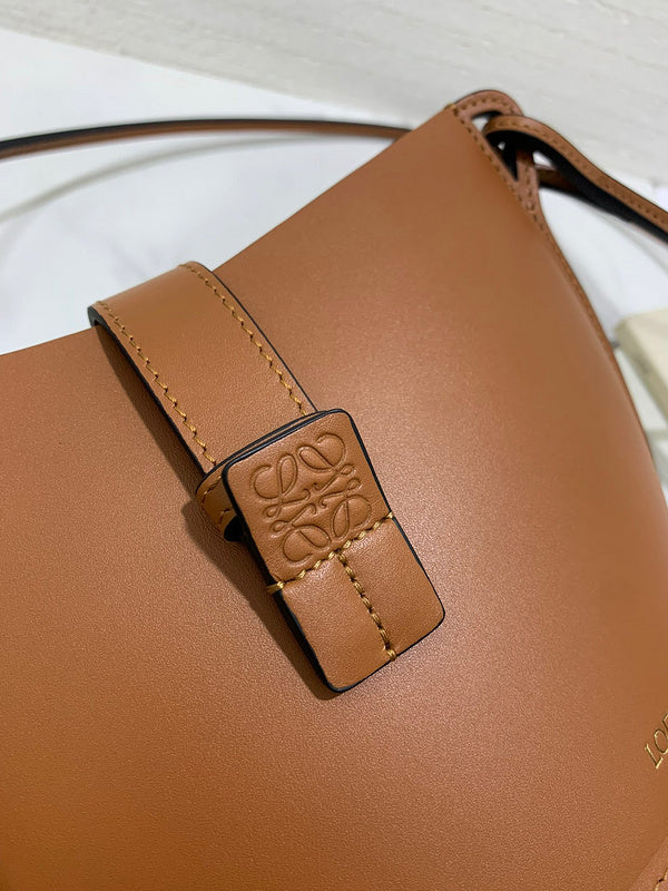 Ziva's Charm handbag – detail view (14cm*17cm*11.5cm)