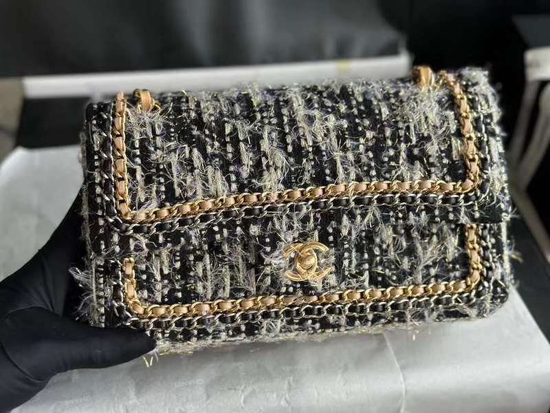 Zivas Charm Everyday Sophistication Everyday Handbag (Elevated Daily Companion) – Detail View