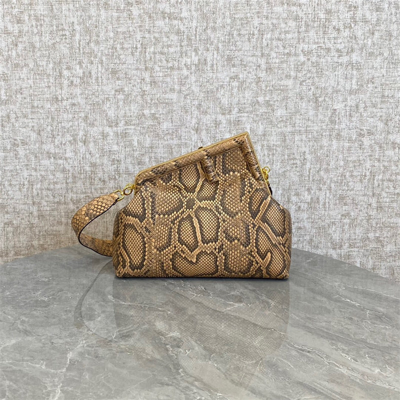 Ziva's Charm handbag – detail view (26cm*9.5cm*18cm)