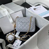  handbag, compact everyday style, image 4
