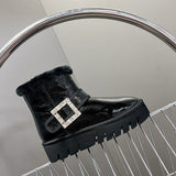 Three-quarter angle view of Roger Vivier luxury piece style No.077