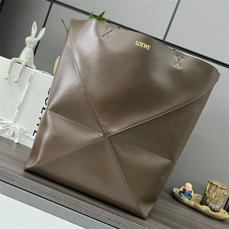 Ziva's Charm handbag – detail view (42cm*18cm*41cm)