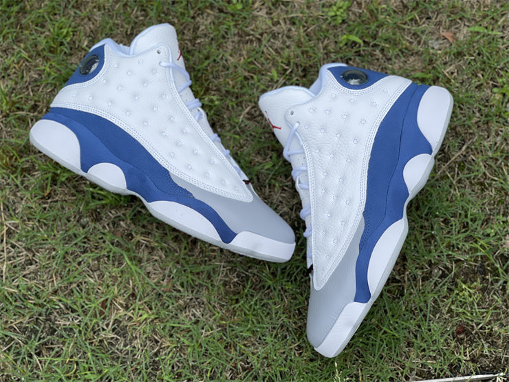 Nike Men's & Women's Premium Low-Top Trainers — Style 229 angle view
