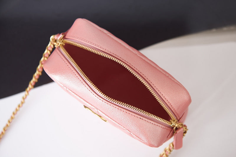  handbag, compact everyday style, image 3