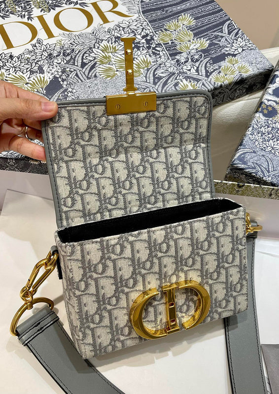 Side profile of premium everyday-luxe women's handbag – women's designer-style accessory