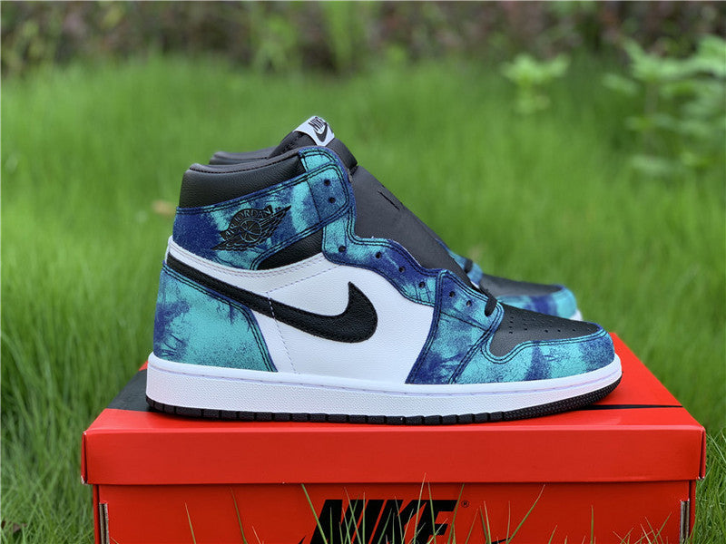 Nike Men's & Women's Premium Low-Top Trainers — Style 121 back view