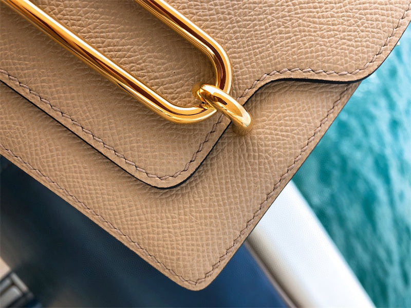  shoulder bag interior and compartment view 9