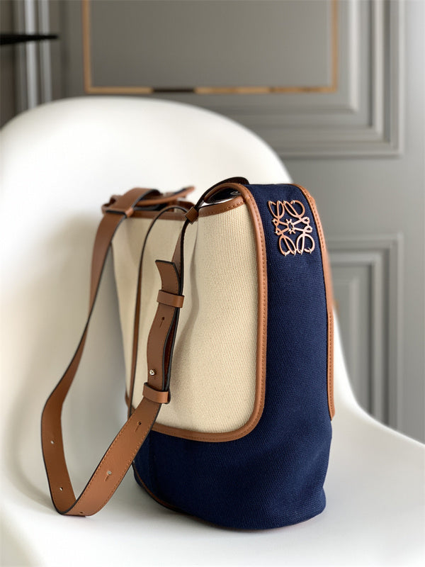 Ziva's Charm handbag – product shot (32cm*26cm*13cm)