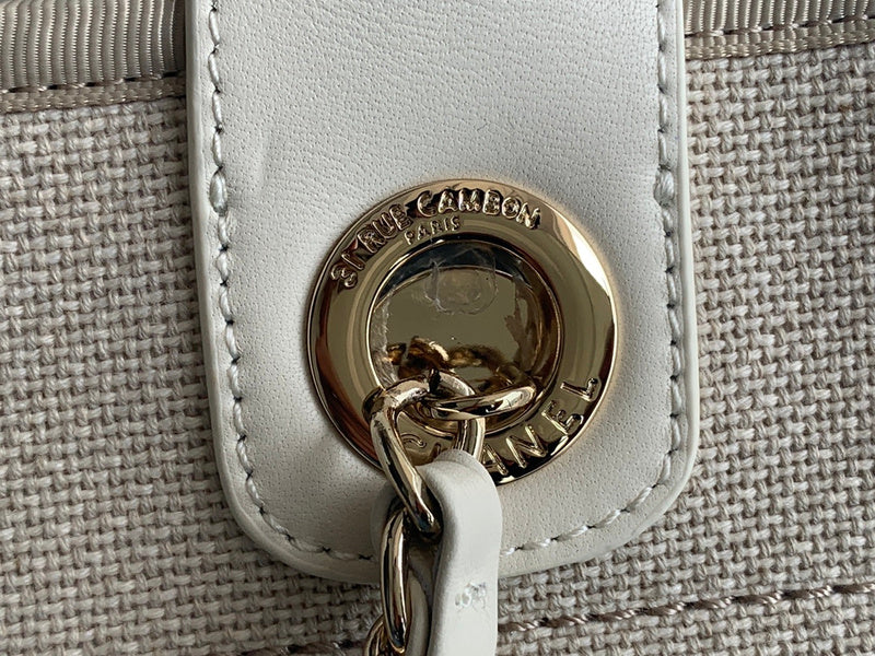  women's handbag, versatile design, view 3