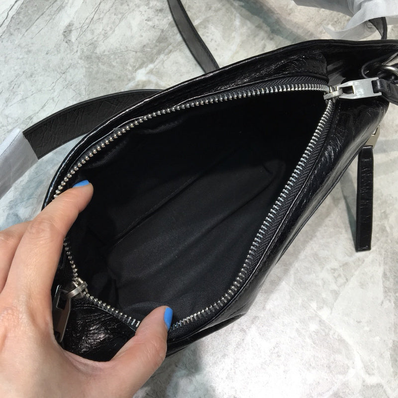 Chic Vegan Leather Handbag - Everyday Elegance | Women's Statement Accessory #182 - hardware and detail close-up (image 5) of designer-inspired handbag