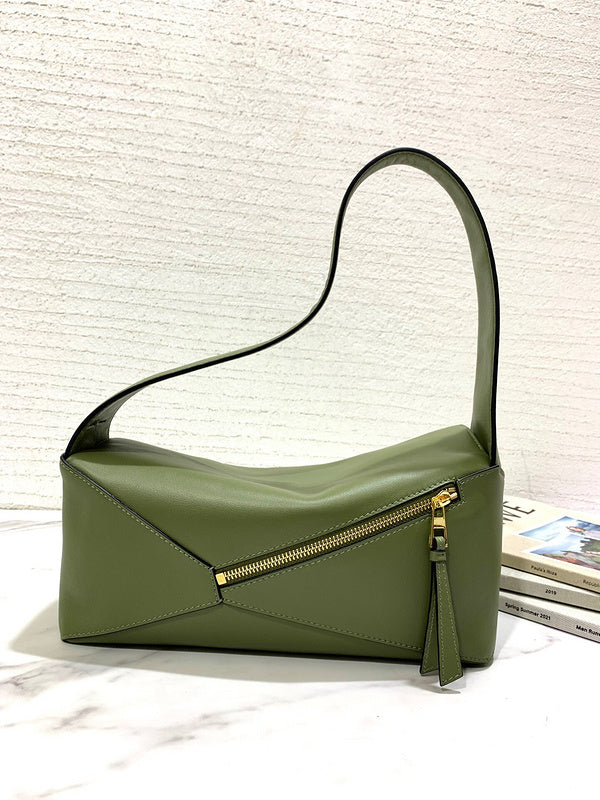 Ziva's Charm handbag – full view (29cm*12cm*10cm)