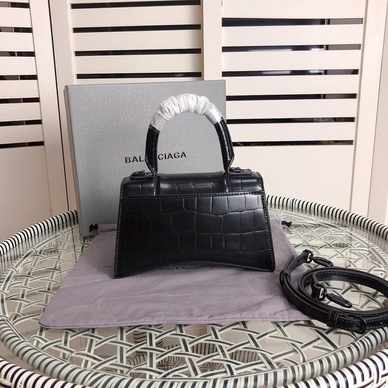 Interior view of everyday-luxe premium women's handbag – women's premium purse