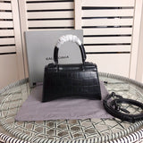 Interior view of everyday-luxe premium women's handbag – women's premium purse