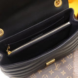 Handle and strap detail of structured premium women's handbag – women's luxury accessory