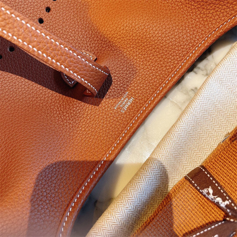  essential top-handle bag detail view showing craftsmanship 8