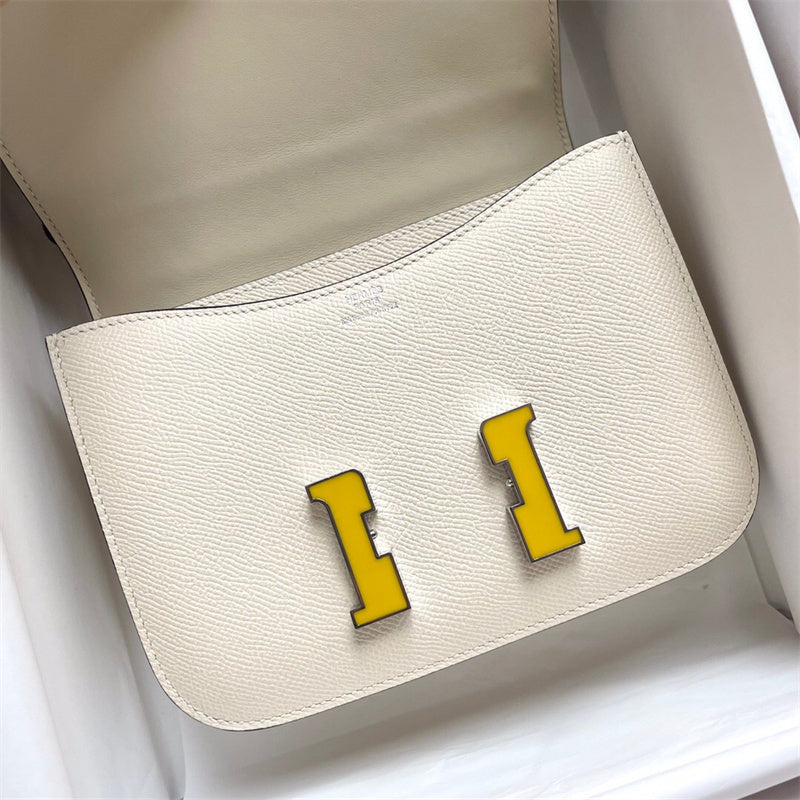 Close-up detail of effortless bag design