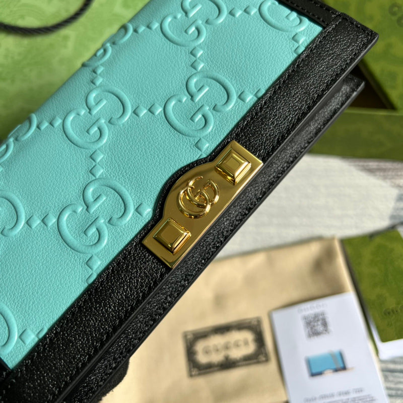Side profile of premium chic women's handbag – women's luxury handbag