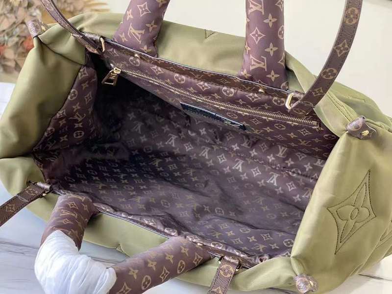 Front view of polished modern women's handbag – women's everyday handbag