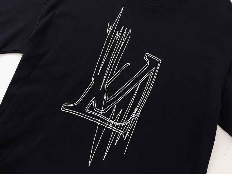 Full styled look of Louis Vuitton cotton t-shirt with everyday silhouette