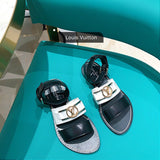 Front view of Louis Vuitton luxury piece style No.056