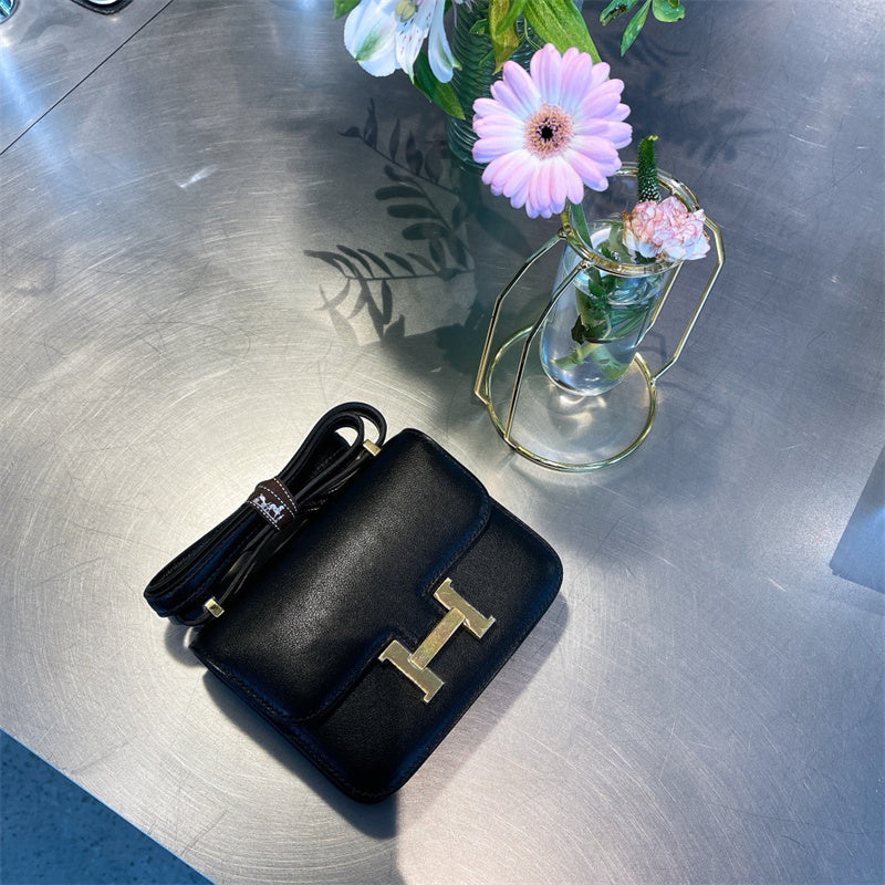  Sophisticated tote bag carried on shoulder 10