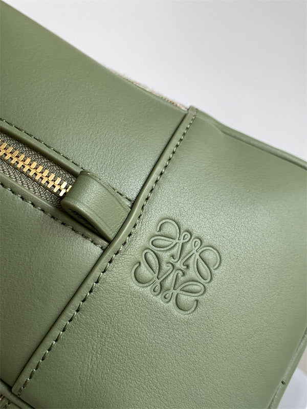  Tailored satchel front view 7