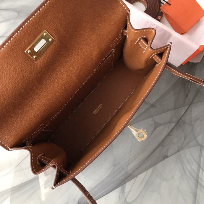  Streamlined carryall bag front view 7