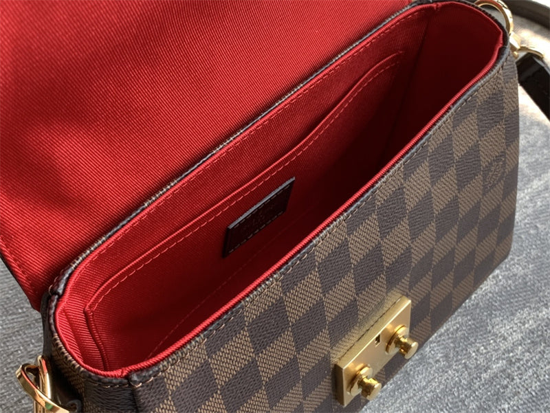  tote bag interior and compartment view 9