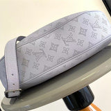  signature everyday bag styled with outfit 36